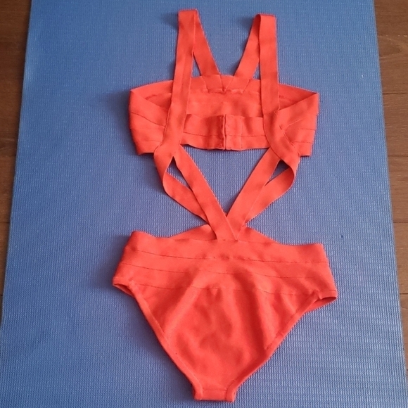 Bandage Swimsuit - Picture 4 of 7